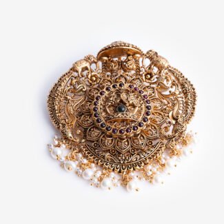 Antique pendant with pearl drops